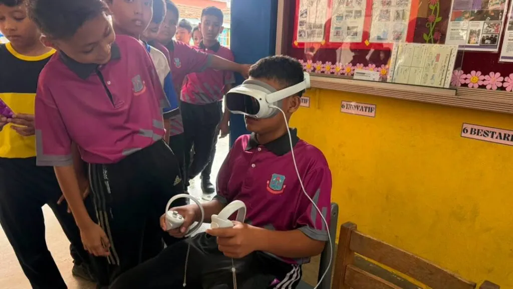 STEM X Hashim Awang | STEM On The Road 33 STEM X Hashim Awang img 1